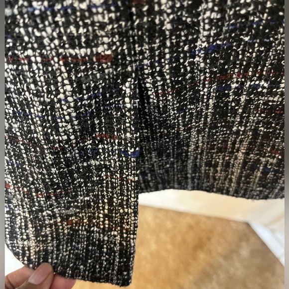 New with tags, beautiful nice tweed shirt with black on the sides. See photos - Picture 4 of 7